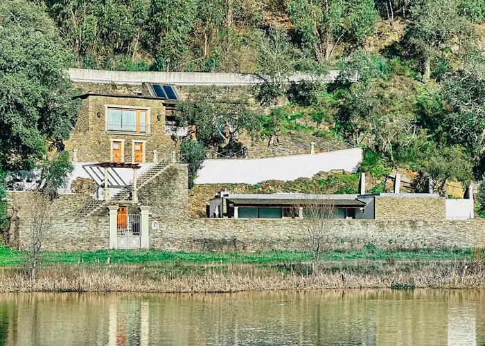 Aguilhoes River House