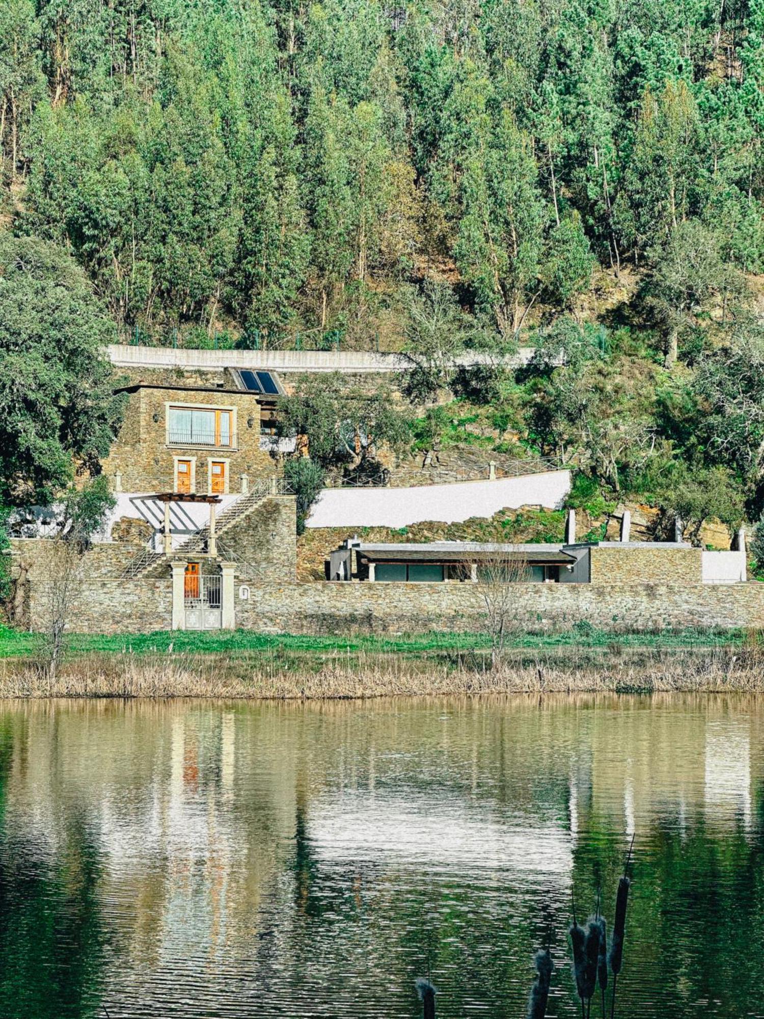 Aguilhoes River House
